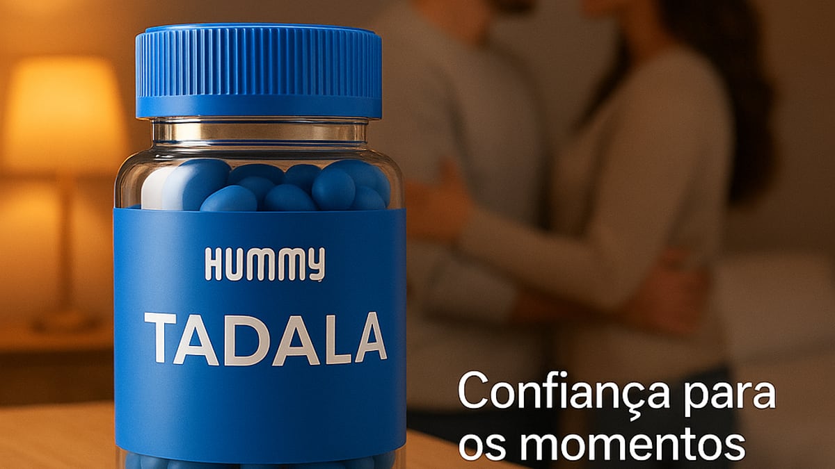 Frascos de Hummy Tadala e Hummy Maca lado a lado sobre a mesa de um escritório, com notebook fechado ao fundo